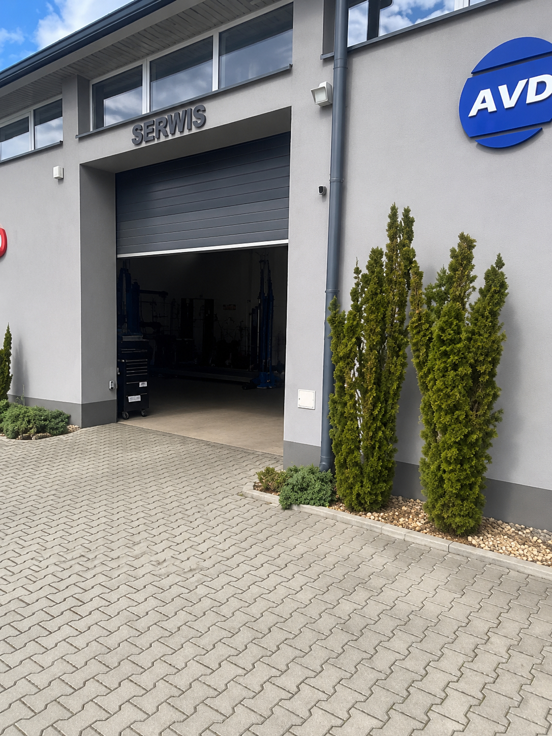 Wjazd do warsztatu Grupa AVD w Łańcucie